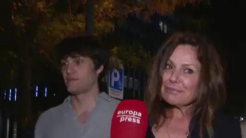 Nuria González, junto a su hijo en Madrid Nuria González, junto a su hijo en Madrid