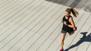 mujer corriendo mujer corriendo