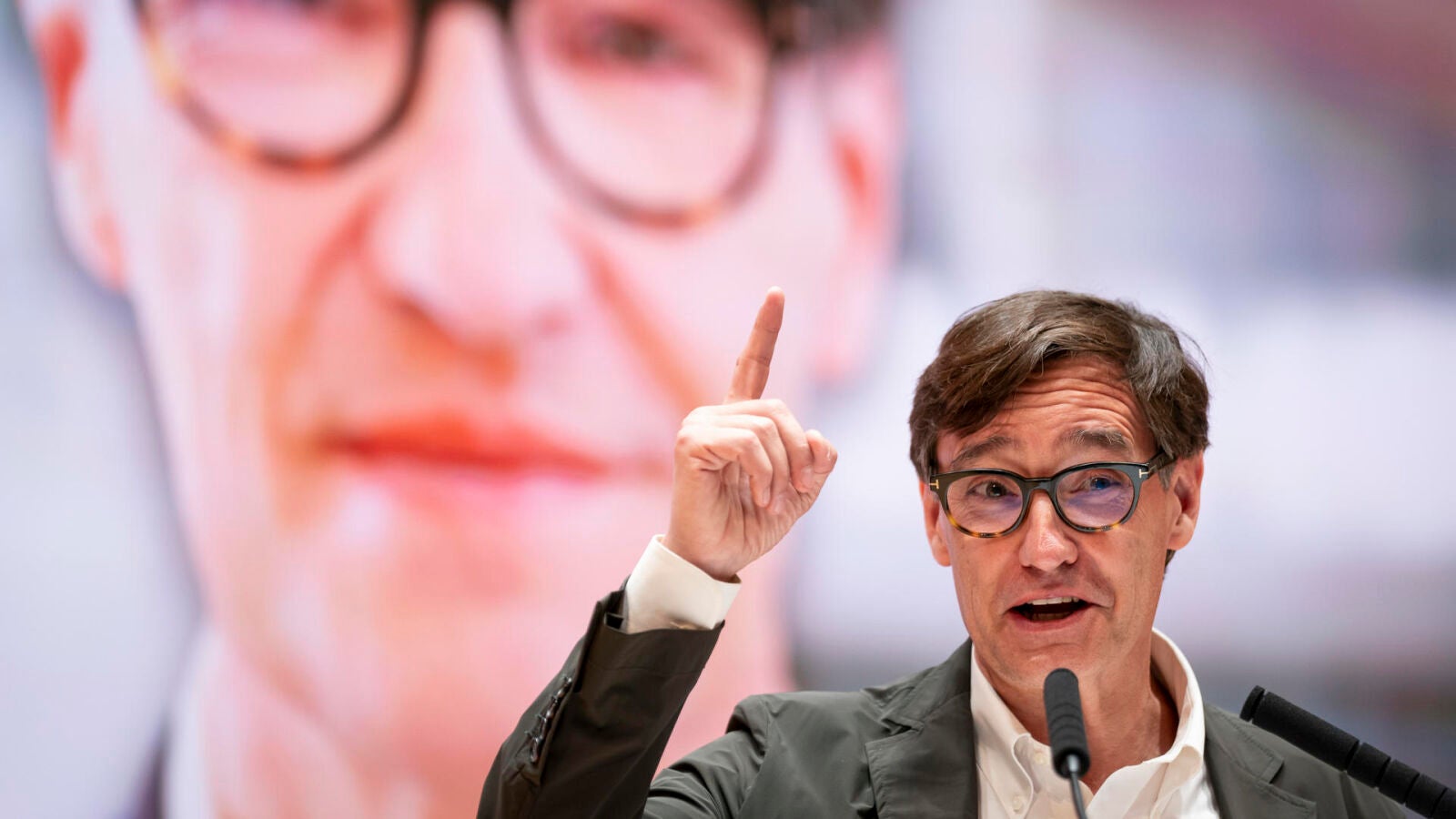 Las últimas encuestas de las elecciones de Cataluña dan a Illa como ganador y consolidan a Puigdemont por delante de ERC