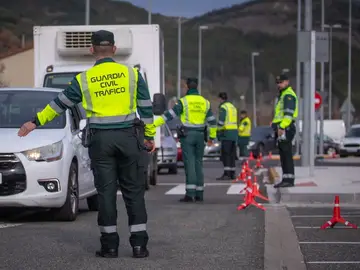 Imagen de un control preventivo de la Agrupación de Tráfico de la Guardia Civil Imagen de un control preventivo de la Agrupación de Tráfico de la Guardia Civil