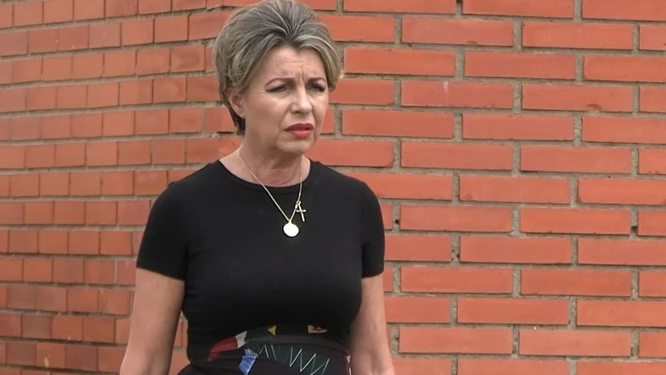 La madre de Antonio Tejado saliendo de prisión La madre de Antonio Tejado saliendo de prisión