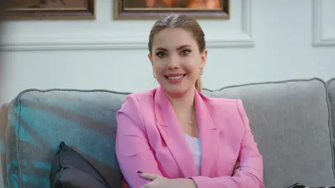 ¡No se calla una! El exceso de sinceridad de Yildiz comienza a desesperar a su familia ¡No se calla una! El exceso de sinceridad de Yildiz comienza a desesperar a su familia