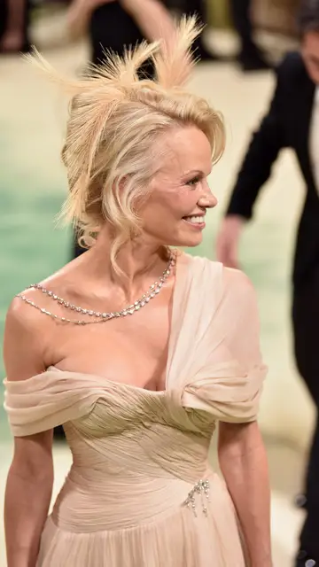 Pamela Anderson en la Gala MET Pamela Anderson en la Gala MET