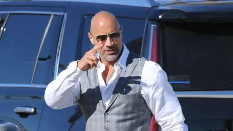 Dwayne Johnson en un set de rodaje Dwayne Johnson en un set de rodaje