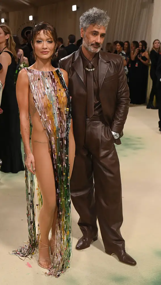 Rita Ora y Taika Waititi, en la MET Gala 2024