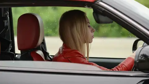 Mujer conduciendo Mujer conduciendo