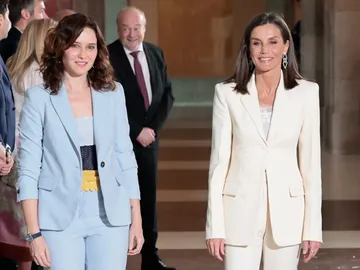 Isabel Díaz Ayuso y la reina Letizia en la 46ª edición de los Premios SM de Literatura Infantil y Juvenil El Barco de Vapor y Gran Angular Isabel Díaz Ayuso y la reina Letizia en la 46ª edición de los Premios SM de Literatura Infantil y Juvenil El Barco de Vapor y Gran Angular