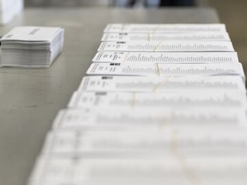 Imagen de archivo de las papeletas para las elecciones catalanas