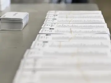 Imagen de archivo de las papeletas para las elecciones catalanas Imagen de archivo de las papeletas para las elecciones catalanas