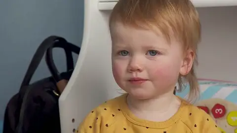 La niña que ha recuperado la audición La niña que ha recuperado la audición