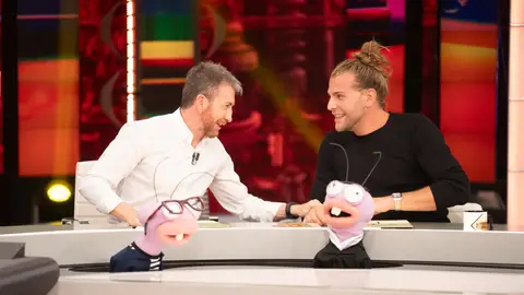 ¡Desfase de moda! Eduardo Navarrete pone precio a los looks más extravagantes ¡Desfase de moda! Eduardo Navarrete pone precio a los looks más extravagantes