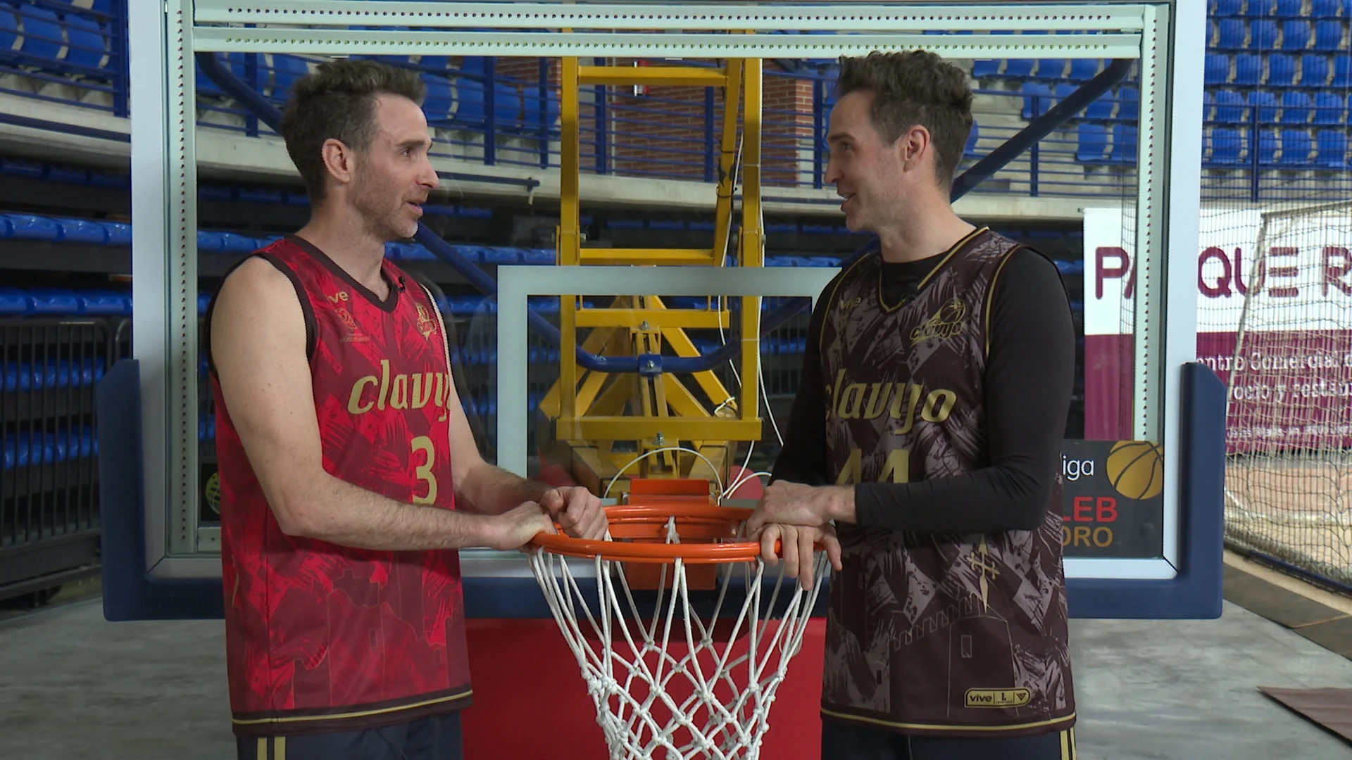 Los gemelos Urtasun antes de su despedida del baloncesto profesional. Los gemelos Urtasun antes de su despedida del baloncesto profesional.
