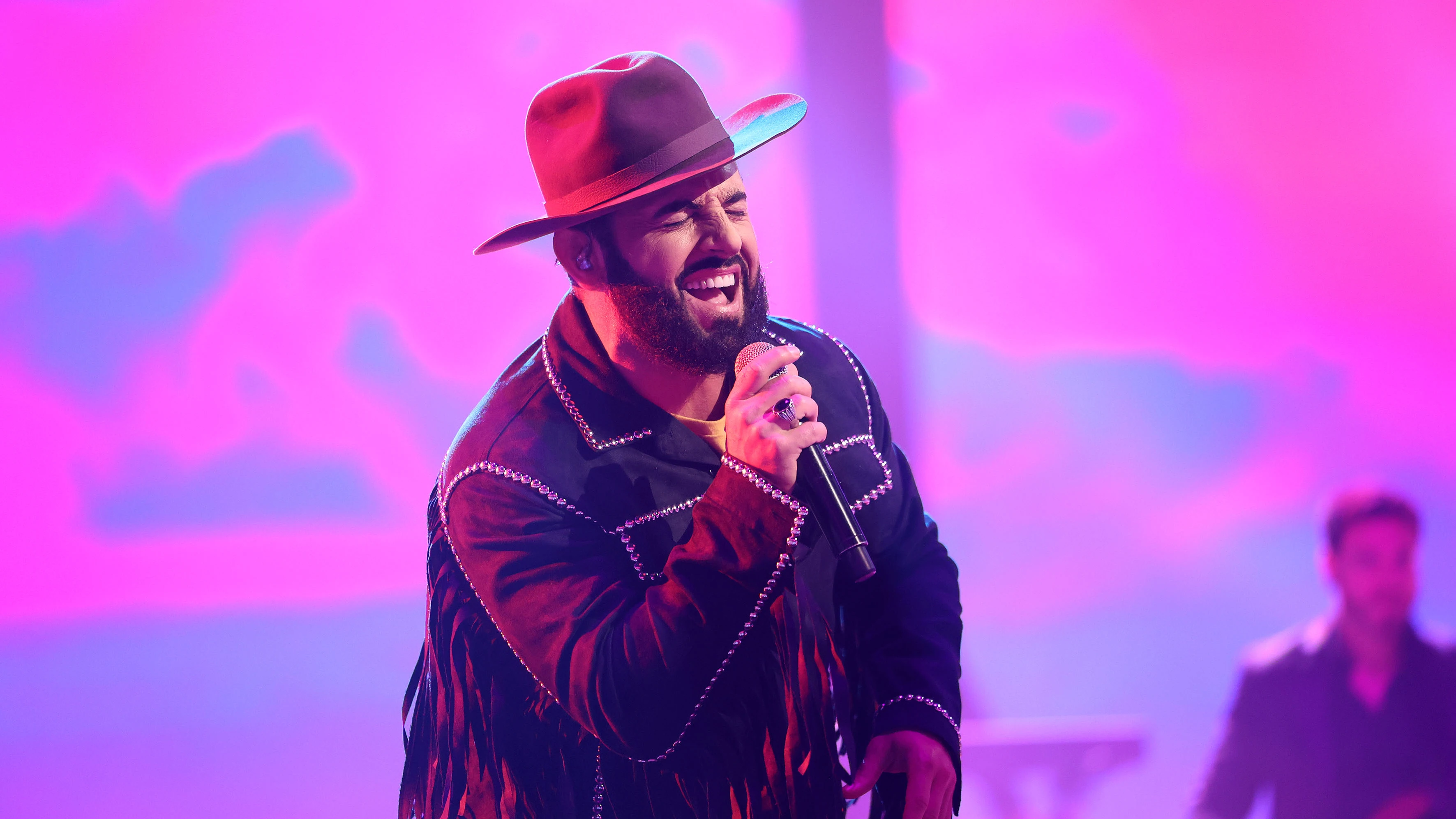 David Bustamante, irreconocible como Carín León recordando su ‘Primera cita’ David Bustamante, irreconocible como Carín León recordando su ‘Primera cita’