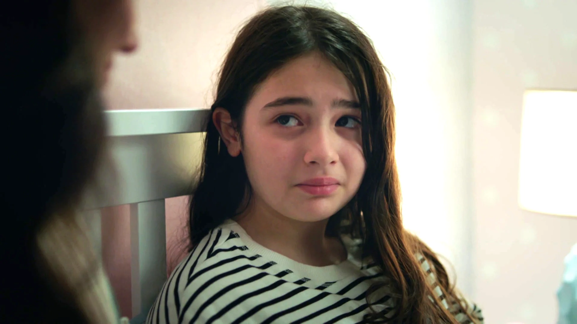 Defne se refugia en Ceylin tras la muerte de su padre Defne se refugia en Ceylin tras la muerte de su padre