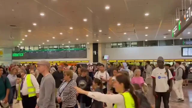 Adif prevé que la circulación tardará horas en normalizarse. Adif prevé que la circulación tardará horas en normalizarse.