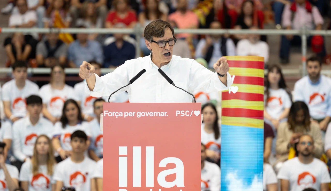 Salvador Illa en el cierre de campaña del PSC en Barcelona
