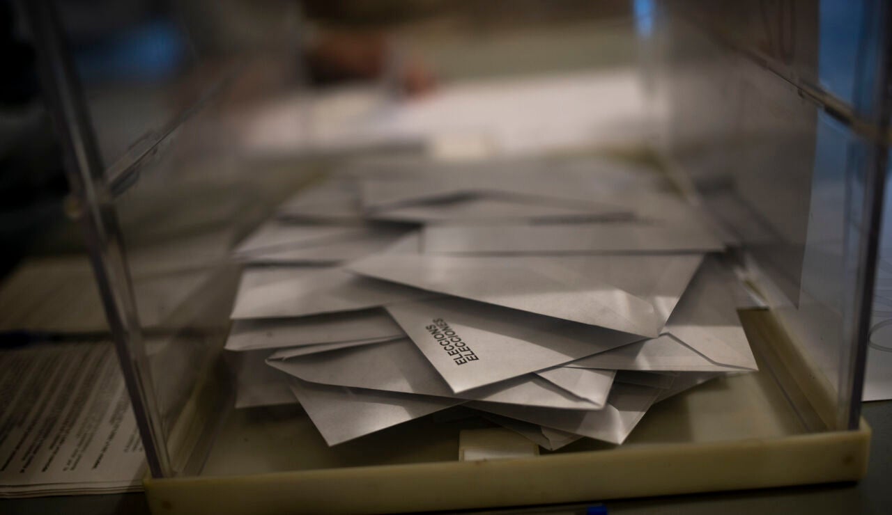 Papeletas en las urnas