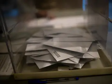 Papeletas en las urnas Papeletas en las urnas