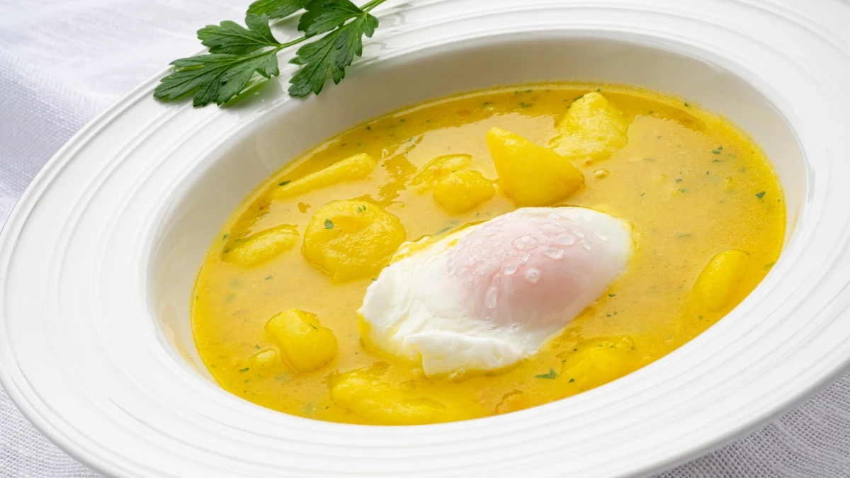 Patatas en ajopollo con huevo escalfado, de Karlos Arguiñano Patatas en ajopollo con huevo escalfado, de Karlos Arguiñano