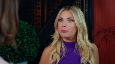 Yildiz no puede contenerse y estalla de celos contra Feyza delante de todos