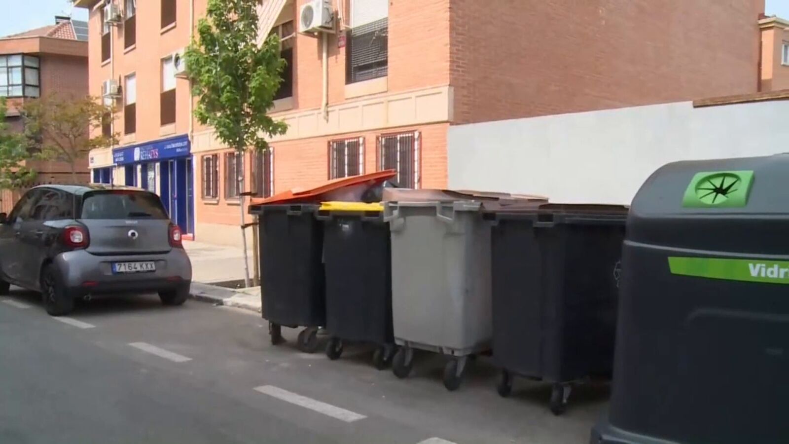 Hallan el cadáver de un bebé de tres meses en un cubo de basura en Barajas (Madrid)