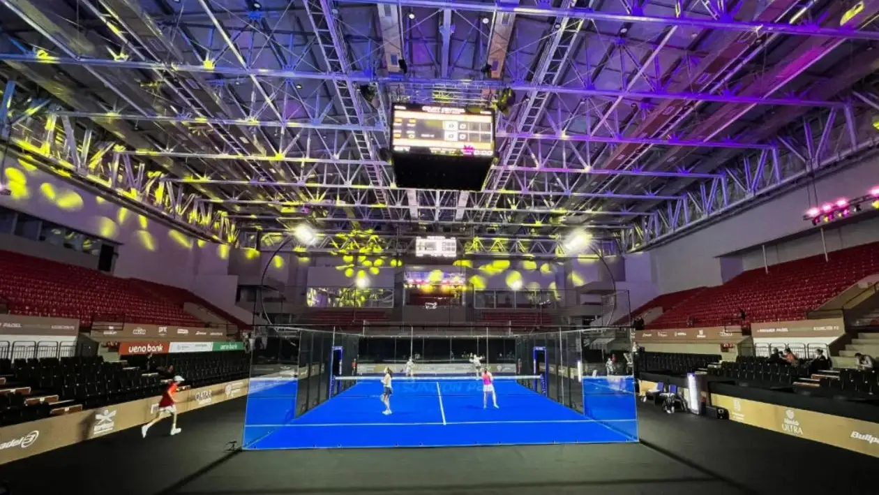 Imagen de la pista central del Asunci&oacute;n Premier Padel P2