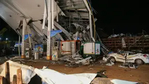 Desplome en una gasolinera de la India