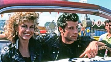 Olivia Newton-John y John Travolta como Sandy y Danny en Grease