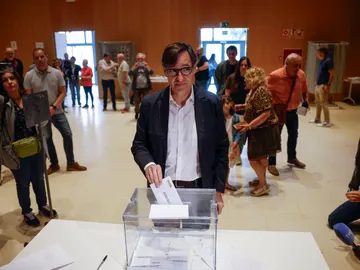 Salvador Illa en el momento que votó en el 12M Salvador Illa en el momento que votó en el 12M