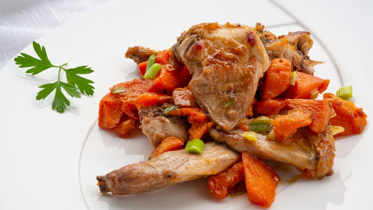 Receta fácil de conejo con ajetes y batata, de Karlos Arguiñano Receta fácil de conejo con ajetes y batata, de Karlos Arguiñano