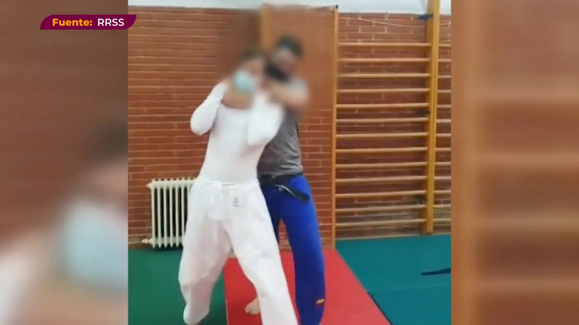 Un menor de 16 años acaba en la UCI por realizar el reto viral del 'mataleón' en el colegio: ¿En qué consiste? Un menor de 16 años acaba en la UCI por realizar el reto viral del 'mataleón' en el colegio: ¿En qué consiste?