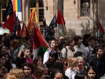 Unos 500 estudiantes cortan la Gran Via de Barcelona contra el &quot;genocidio&quot; en Palestina
