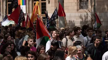 Unos 500 estudiantes cortan la Gran Via de Barcelona contra el "genocidio" en Palestina