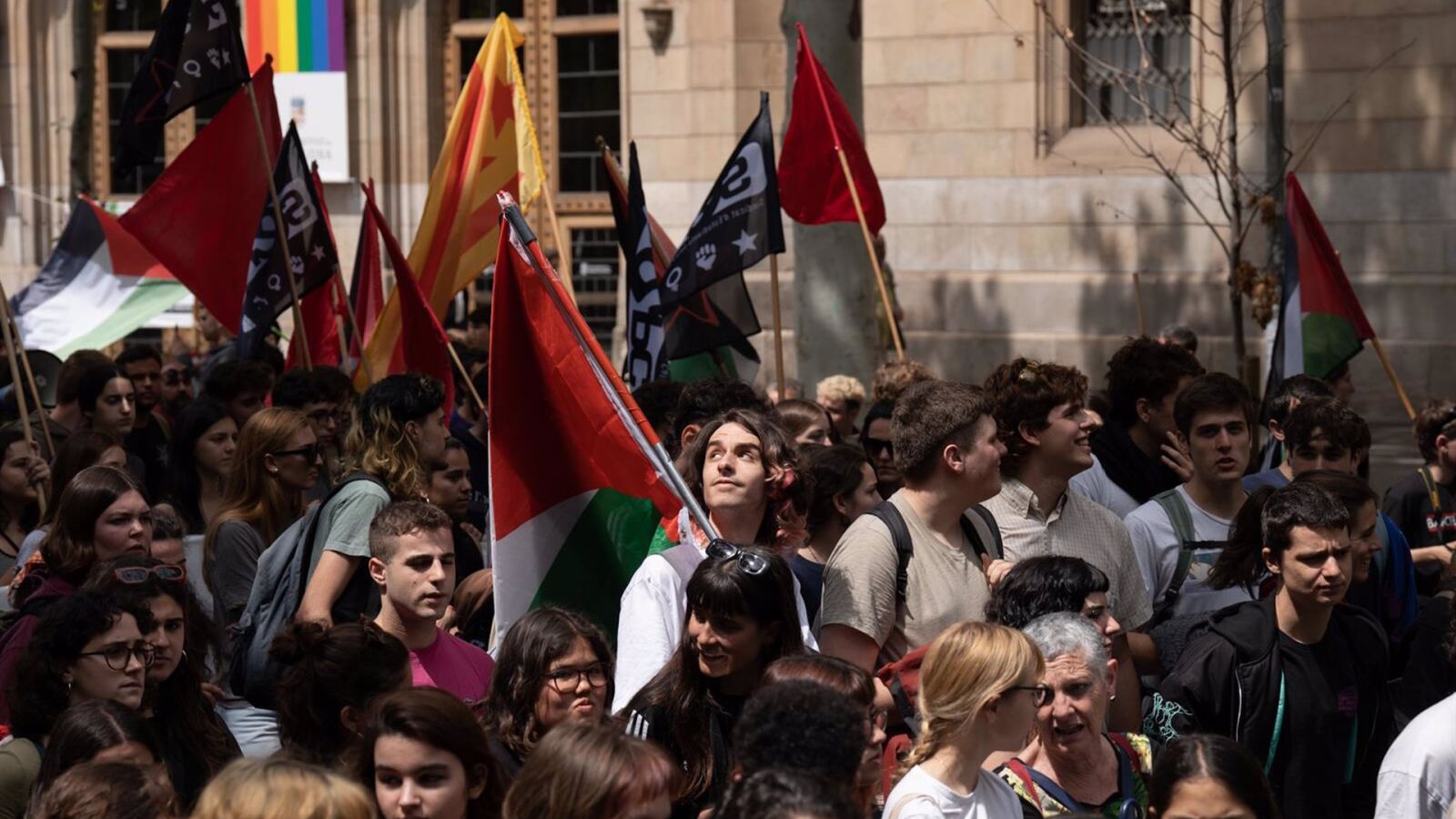 Estudiantes ocupan la sede de ACCIO de la Generalitat para exigir la ruptura de relaciones con Israel