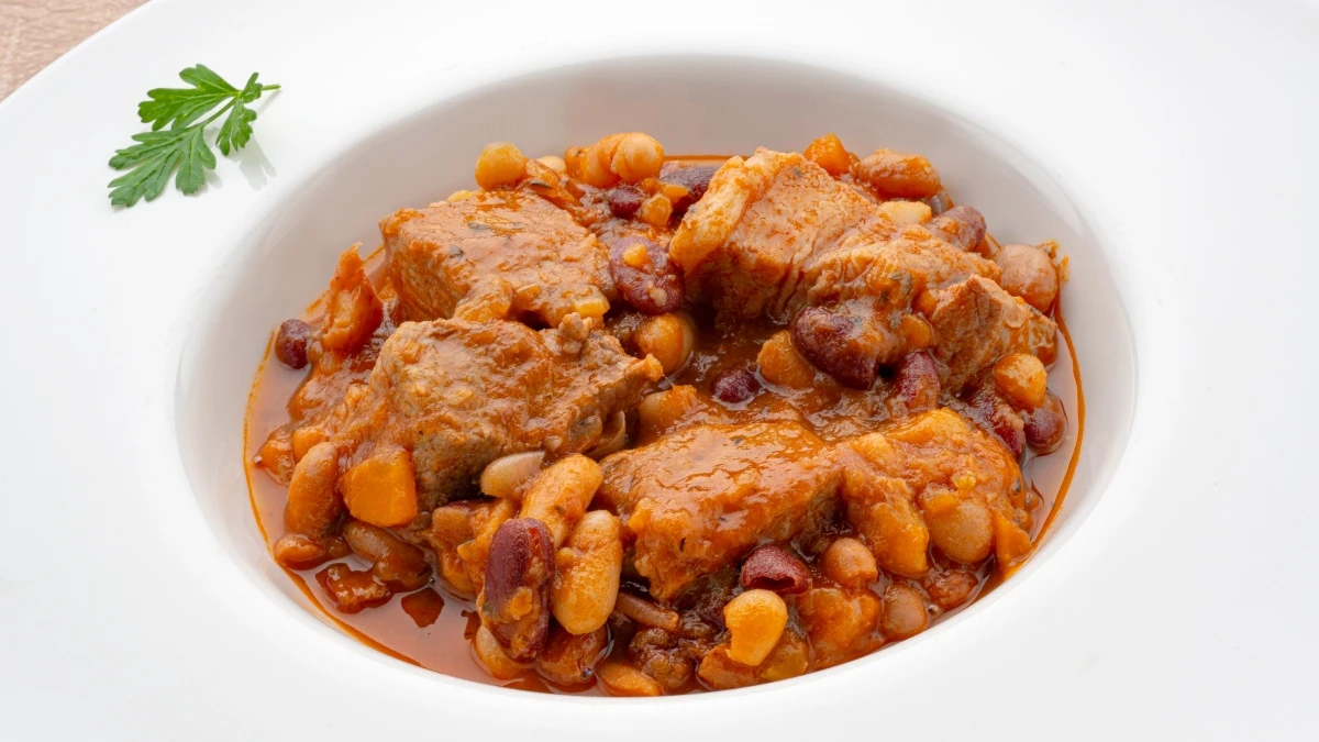 Estofado de alubias y cerdo, de Arguiñano: "Una receta tradicional francesa muy interesante" Estofado de alubias y cerdo, de Arguiñano: "Una receta tradicional francesa muy interesante"