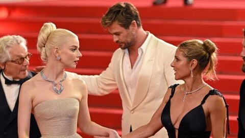 Anya Taylor-Joy, Chris Hemsworth y Elsa Pataky en la presentación de Furiosa en Cannes