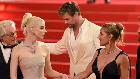 Anya Taylor-Joy, Chris Hemsworth y Elsa Pataky en la presentación de Furiosa en Cannes Anya Taylor-Joy, Chris Hemsworth y Elsa Pataky en la presentación de Furiosa en Cannes