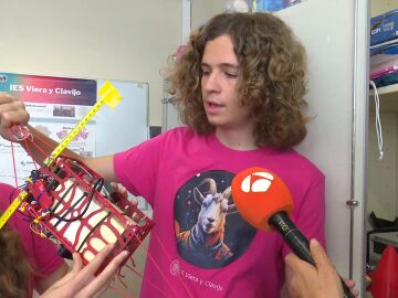 Alumnos de un instituto de Tenerife crean un satélite con el que han descubierto que la calima tiene partículas radioactivas