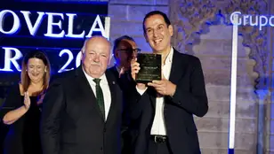 El escritor Roberto Santiago gana la edición de 2023 del Premio Fernando Lara
