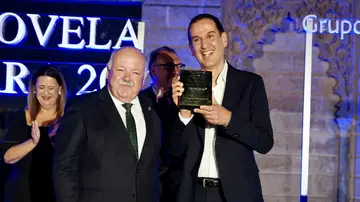 El escritor Roberto Santiago gana la edición de 2023 del Premio Fernando Lara
