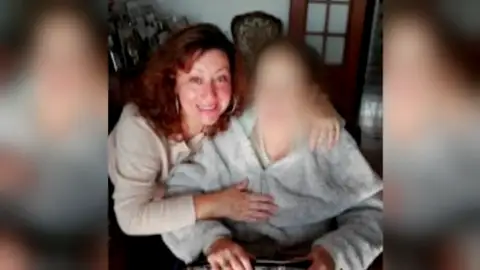 Denuncia que su tío abusó de la vulnerabilidad de su tía para heredar su patrimonio millonario: "Se vio obligada" Denuncia que su tío abusó de la vulnerabilidad de su tía para heredar su patrimonio millonario: "Se vio obligada"