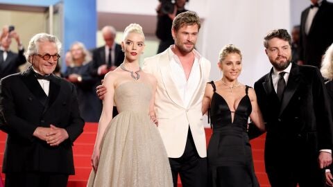 Anya Taylor-Joy, Chris Hemsworth y Elsa Pataky en la presentación de Furiosa en Cannes
