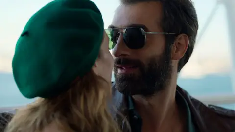 Olivia y Yaman: un deseo desenfrenado en cualquier lugar de Estambul Olivia y Yaman: un deseo desenfrenado en cualquier lugar de Estambul