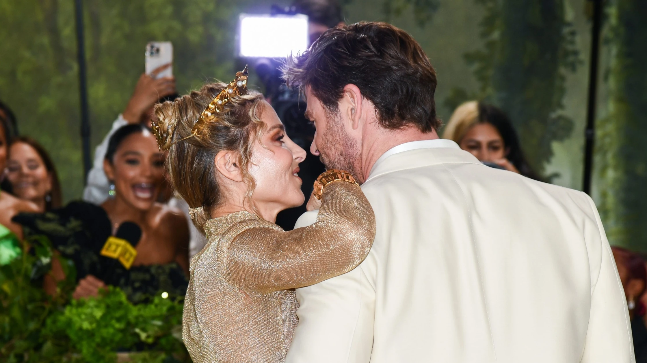 Elsa Pataky y Chris Hemsworth en la Met Gala Elsa Pataky y Chris Hemsworth en la Met Gala