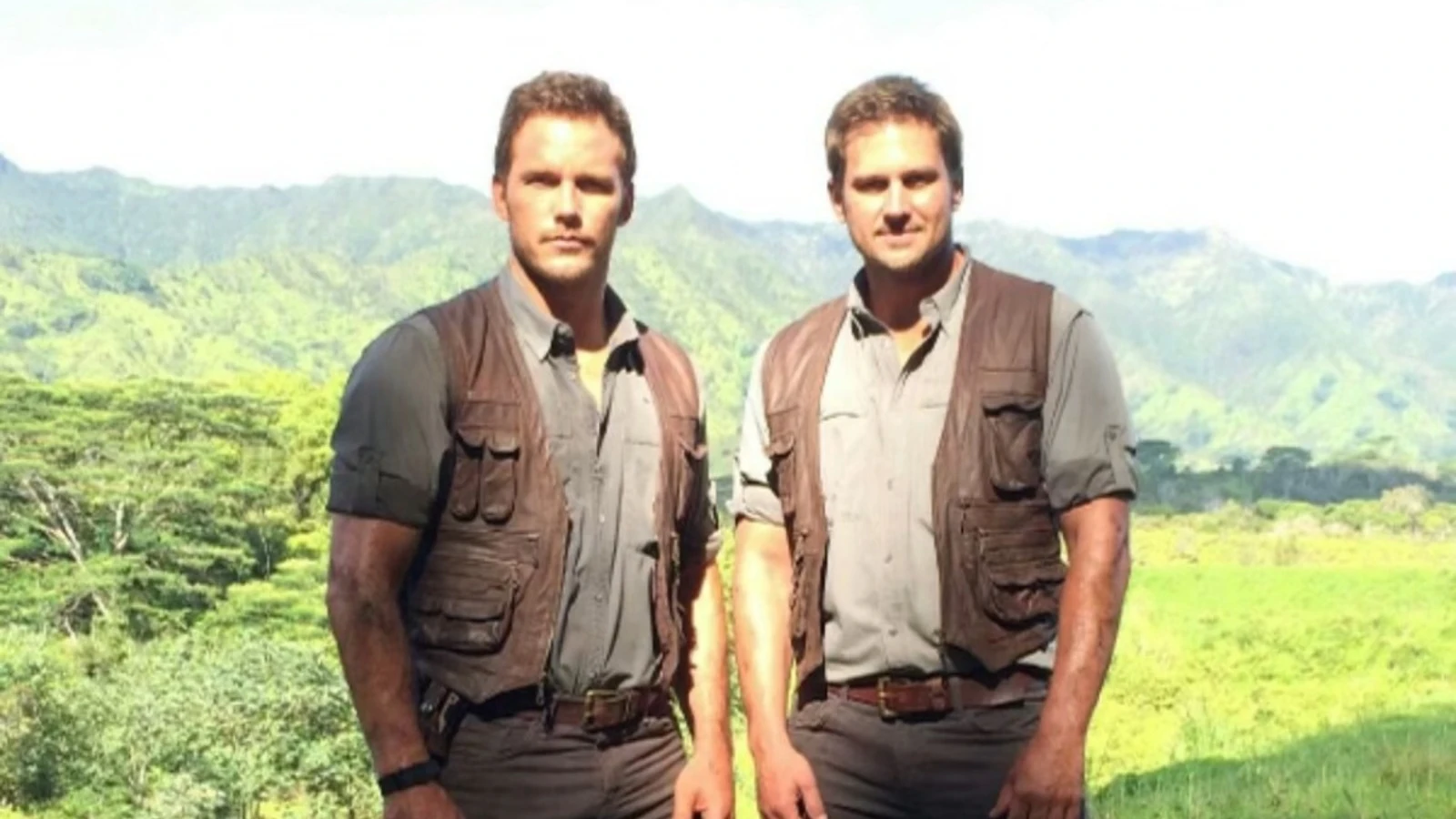 Chris Pratt junto a su doble Tony McFarr en Parque Jurásico Chris Pratt junto a su doble Tony McFarr en Parque Jurásico
