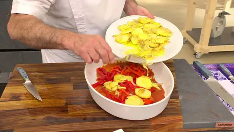 Extiende encima la mitad de las patatas Extiende encima la mitad de las patatas