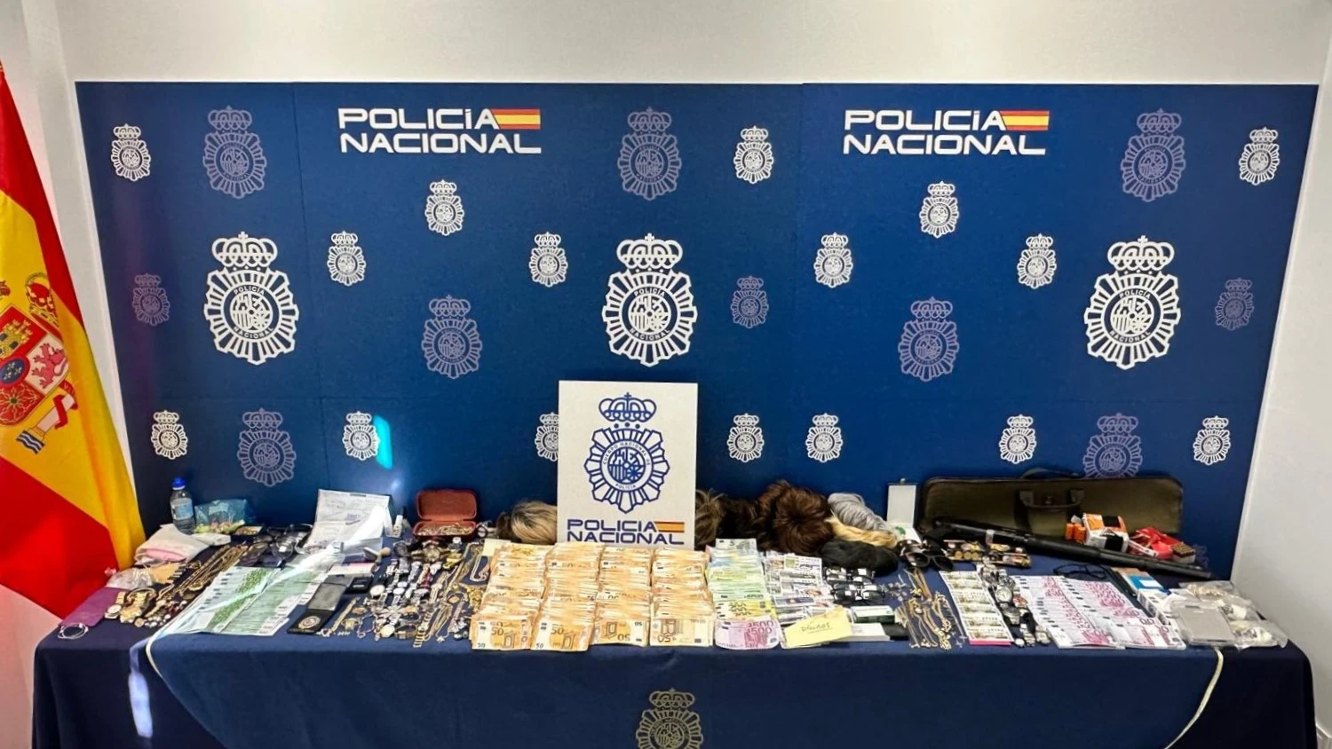 La Policía Nacional detiene a una organización criminal que estafaba a ancianos La Policía Nacional detiene a una organización criminal que estafaba a ancianos