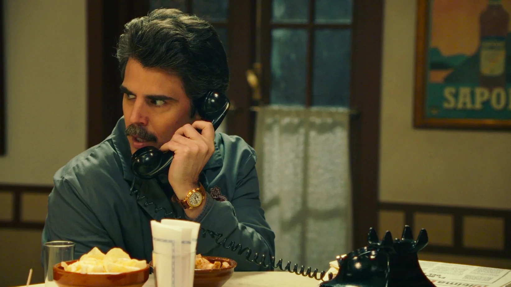 Luis comparte con Joaquín sus sospechas sobre Gonzalo: ¡su amigo podría ser el responsable de los sabotajes! Luis comparte con Joaquín sus sospechas sobre Gonzalo: ¡su amigo podría ser el responsable de los sabotajes!