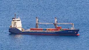 El carguero Borkum fondeado en Cabo Tiñoso, Cartagena
