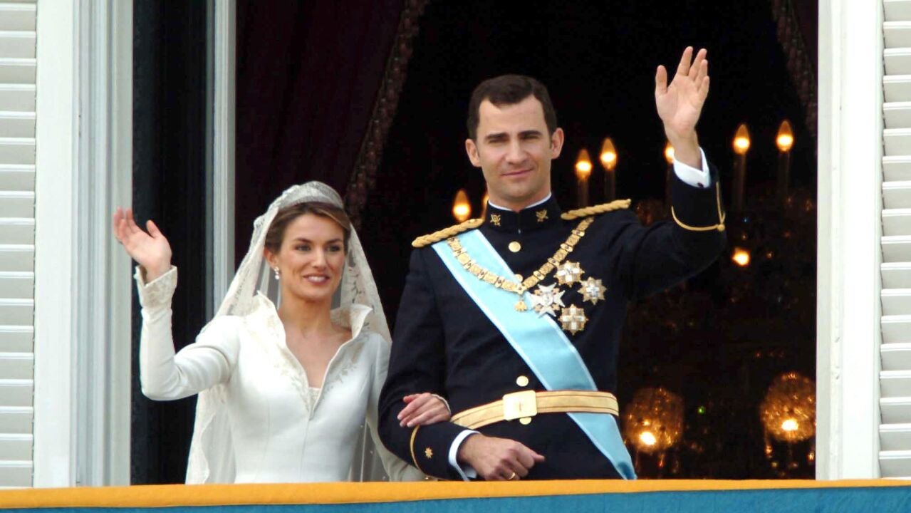 La reina Letizia y el rey Felipe VI cumplen 20 años de casados: Así fue ...